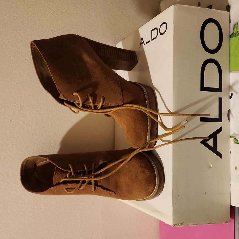 Aldo Tan Suede Laced Booties Sz8